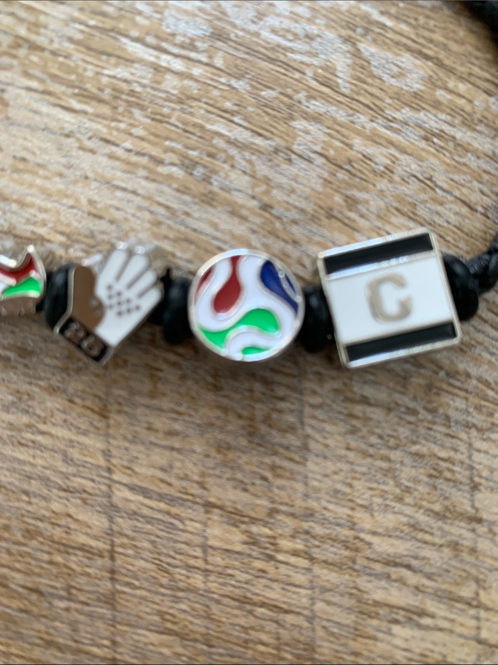 🆕- WORLD CUP GENUINE LEATHER CHARM BRACELET SWEDEN 🇸🇪 THEMED- BEADS - Picture 4 of 8